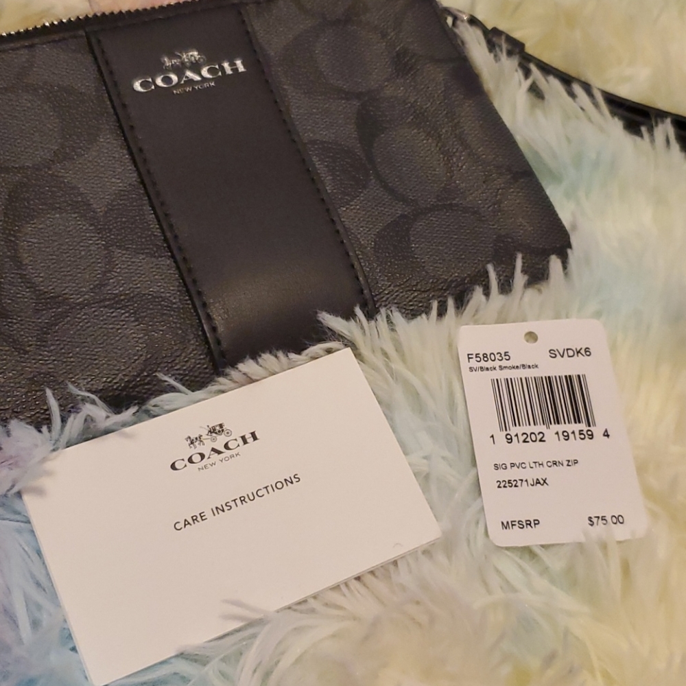 Coach Wristlet - Picture 3 of 4